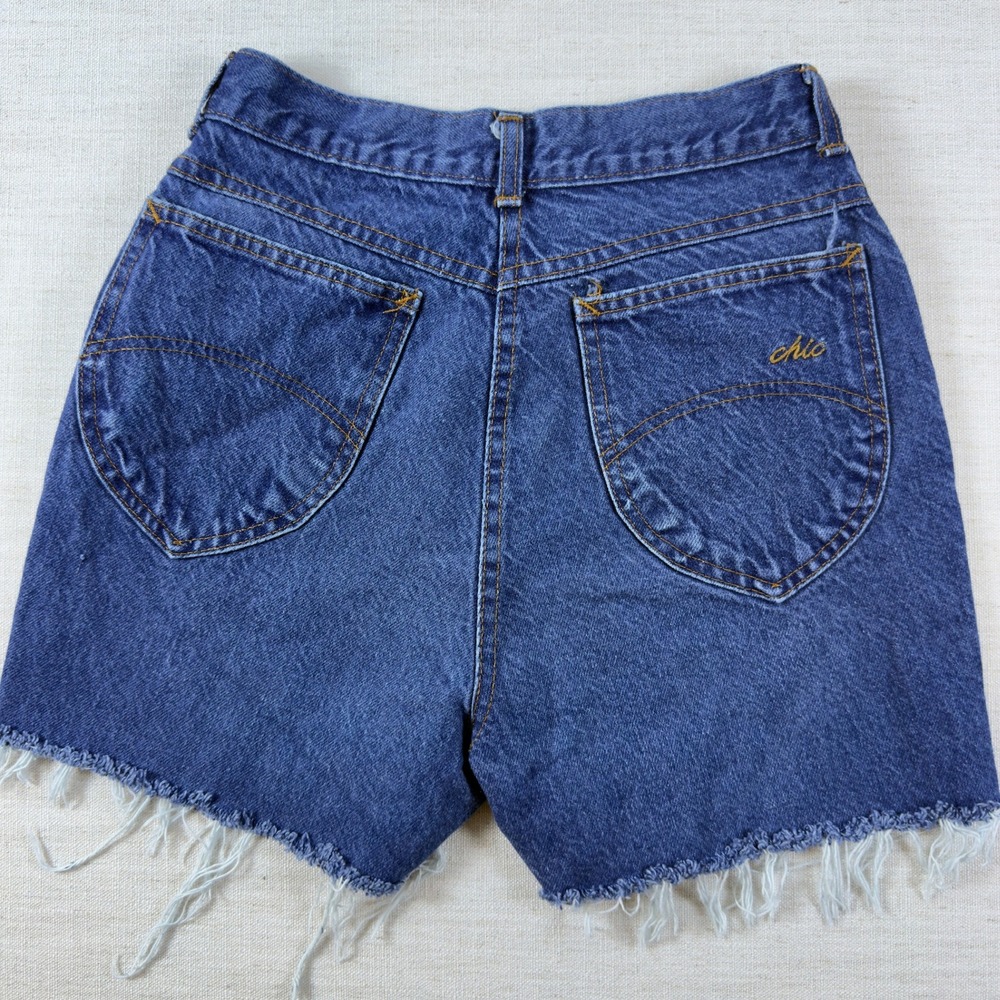 Vintage Chic High Waisted Denim Jean Shorts Raw Hem Made in USA Blue Size 9/26